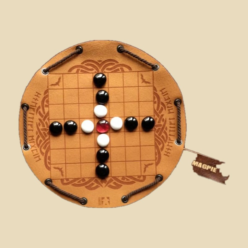 Hnefatafl Magpie – handgefertigtes Spiel auf graviertem Kunstleder